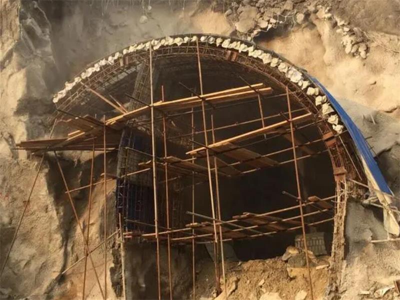 内蒙古隧道管棚施工